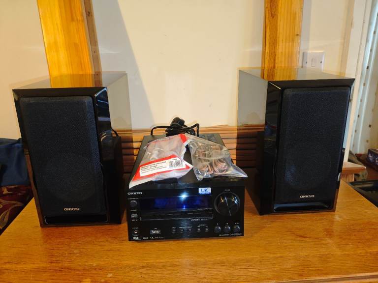 Onkyo CR-525UKD CD player MP3 player Receiver FM/AM/DAB With Speakers etc New FM / DAB aerial 