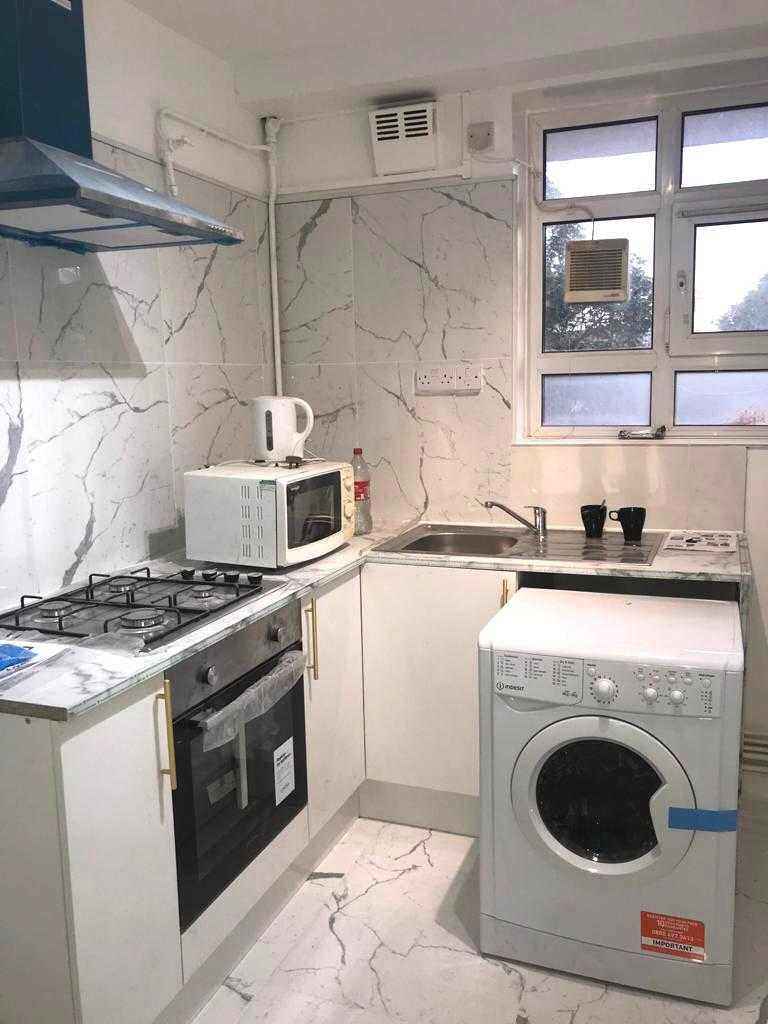 Tagalog-Lovely shared Double Room. West Kensington. £500 pm inc bills. Females only. Olympia nearby.