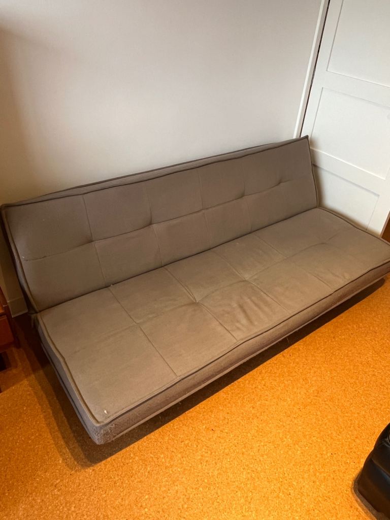 Selling sofa bed, SE5 collection only