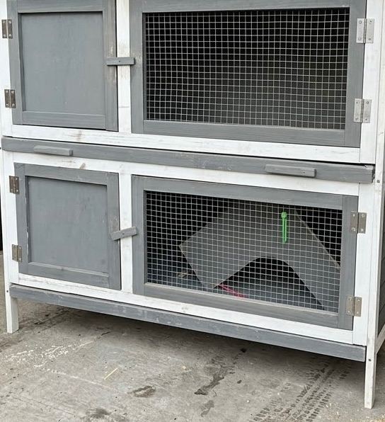 Indoor and Outdoor guinea pig / rabbit Hutch/Cage (Free water bottle and Rain Cover can Included )