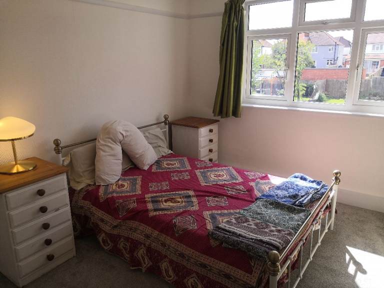 COSY DOUBLE ROOM TO LET IN SOUTH KENTON FOR SINGLE PERSON ALL INCLUSIVE