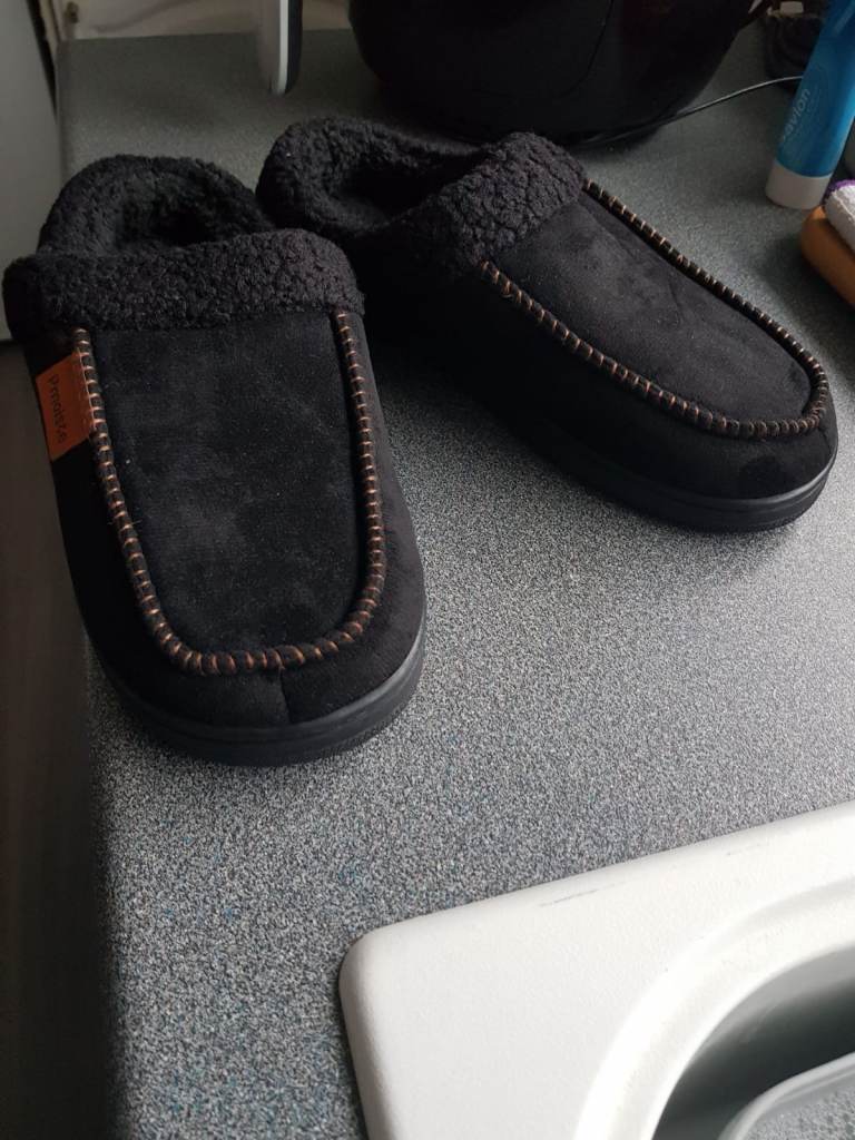 Gents slippers size 7-8, black. New and unused.