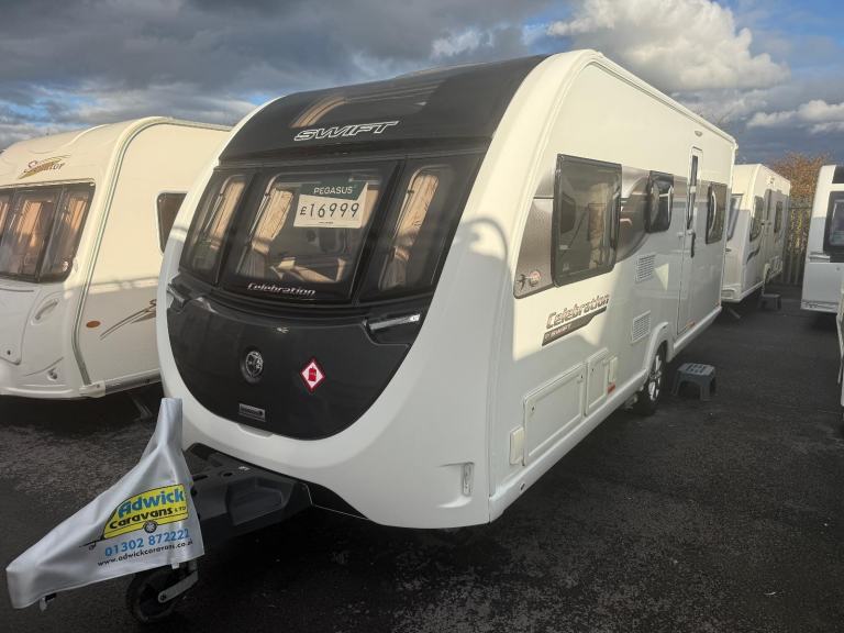 Swift Celebration 590 Fixed Bunk Beds Middle Bathroom