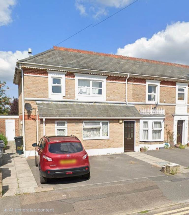 Beautiful GF flat just off Winton High St
