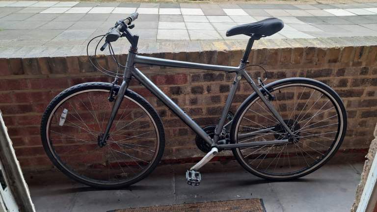 Ridgeback Motion bike 19 inch 21 gears Good tyres and Brakes