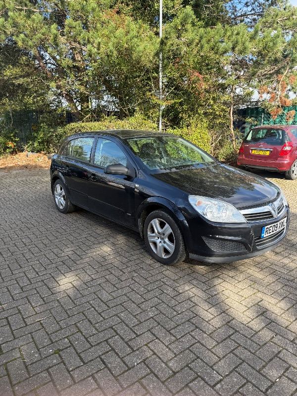 Vauxhall Astra 1.4l Long MOT!