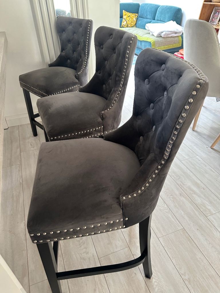 Breakfast bar stools / chairs