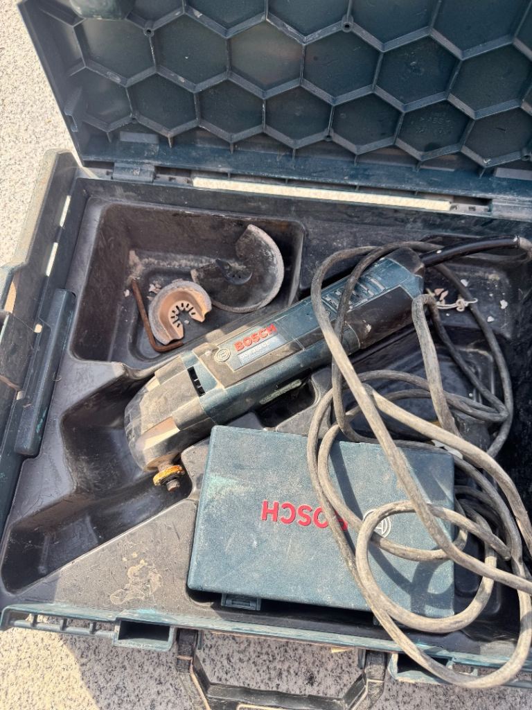 Bosch 240 trimmer / multi tool 