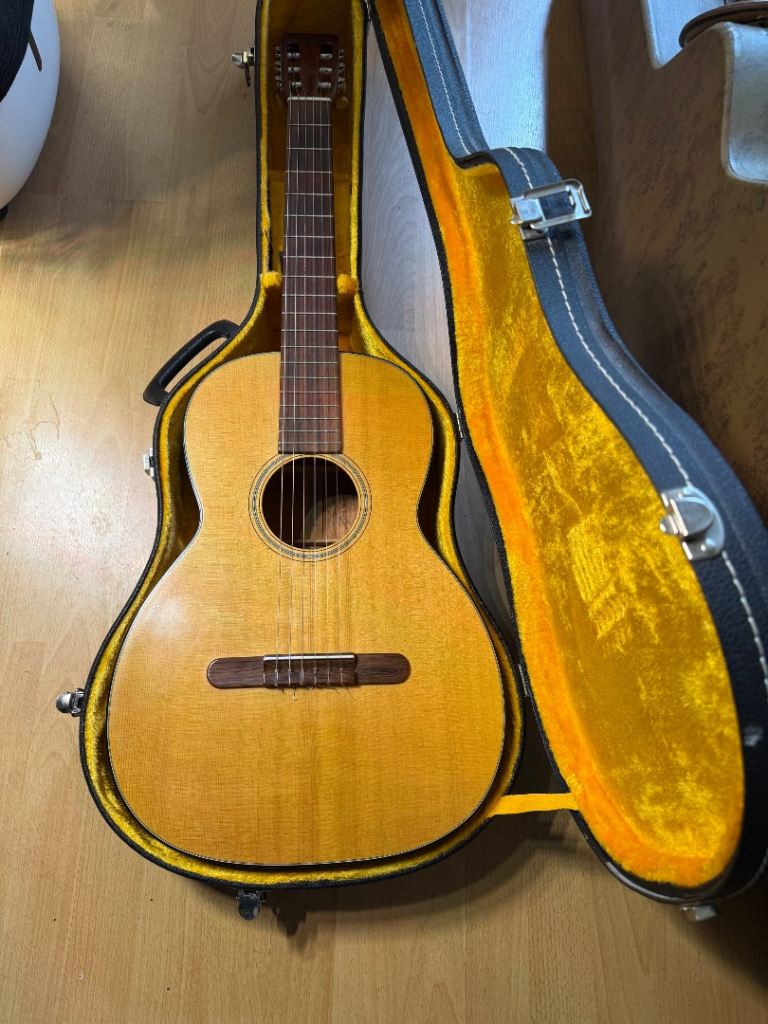 Vintage 1968 Martin 00-16C Nylon string Acoustic Guitar with Hard Case