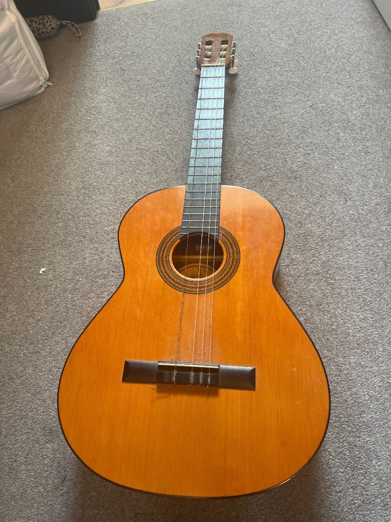 Classic Acoustic Guitar – Good Condition, Natural Wood Finish