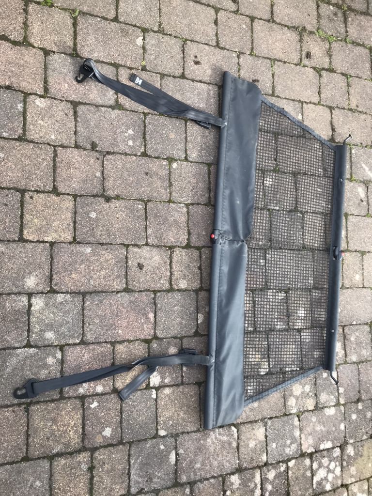 VOLVO XC90 DOG GUARD/CARGO NET.