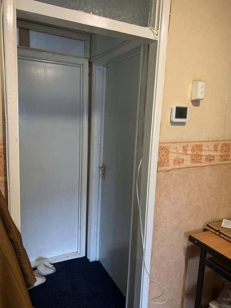 1 Furnished Room left at sharing flat available. £600pm for single/£1000pm for couple, incl costs