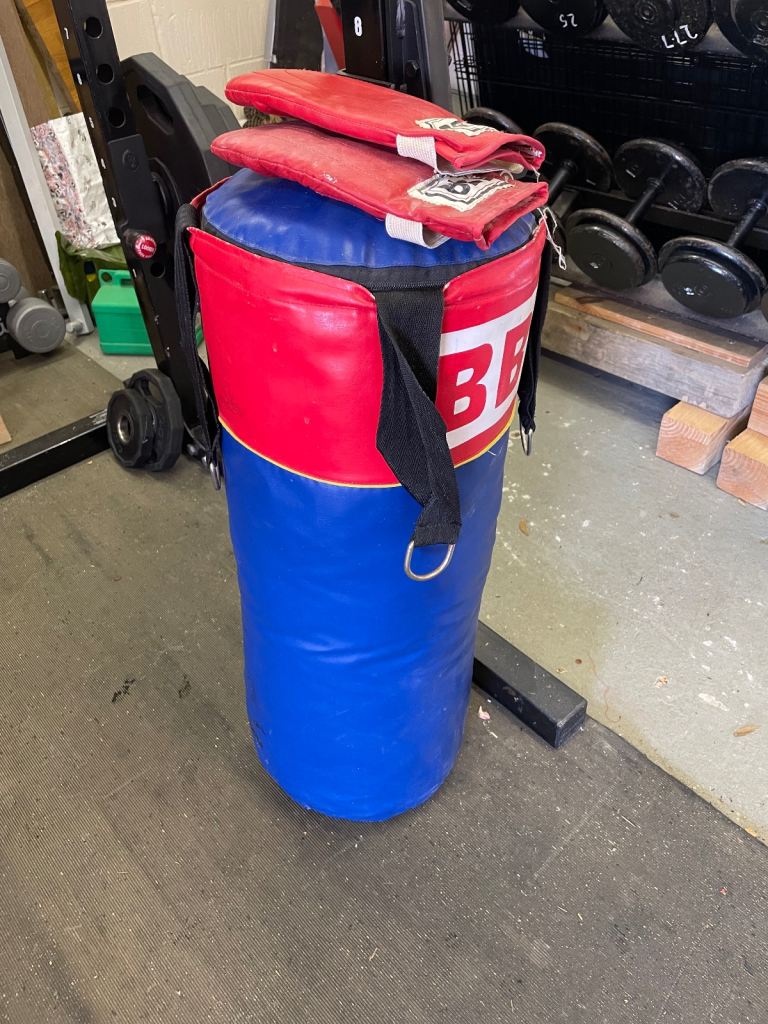 BBE punch bag with sparring mitts good condition.