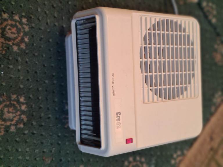 Wall mounted electric fan