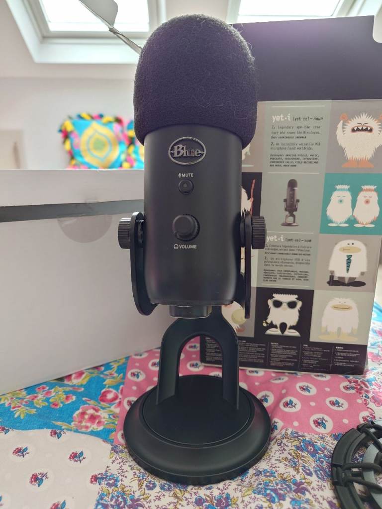 Blue Yeti BLACKOUT - with extra accessories