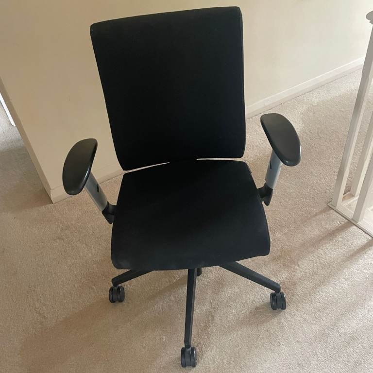 Dauphin ergonomic office chair with Synchro-Quickshift