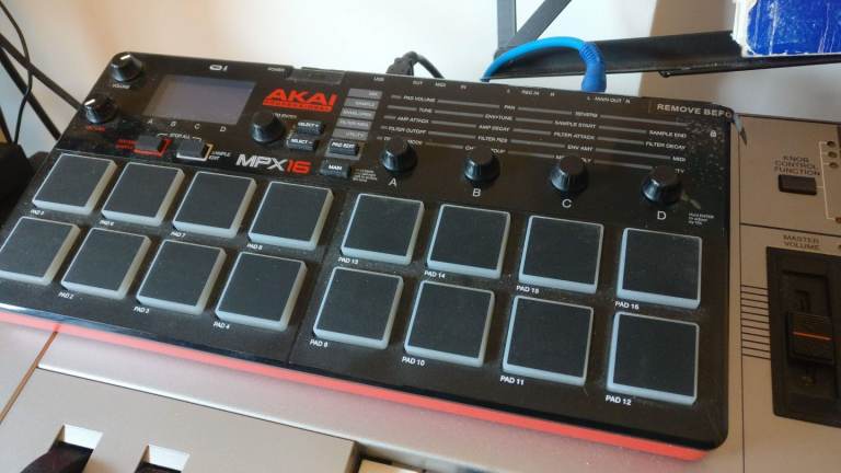 AKAI MPX16
