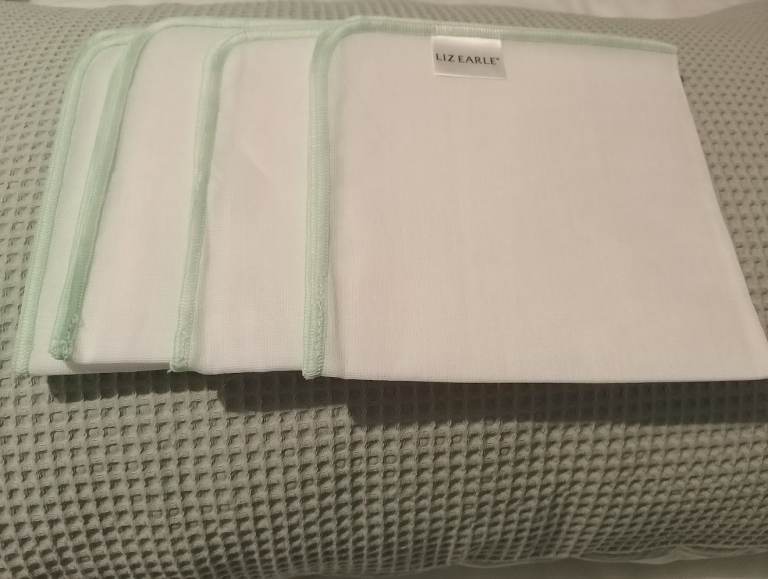 8 NEW LIZ EARLE MUSLIN CLOTHS ( RETAILS FOR £20 )