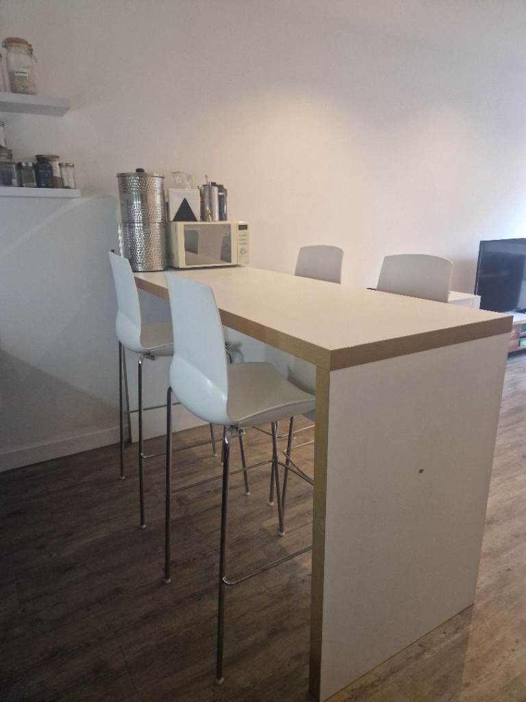 [NEED TO GO] Frovi BST Block 1.9m L X 0.7m D X 1.05m H White Laminate Poseur Table & 4 Stools