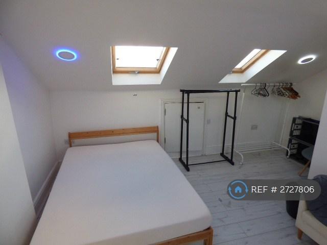 2 bedroom flat in Cann Hall Road, London, E11 (2 bed) (#2727806)