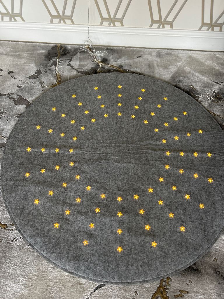 Star illuminated round mat 