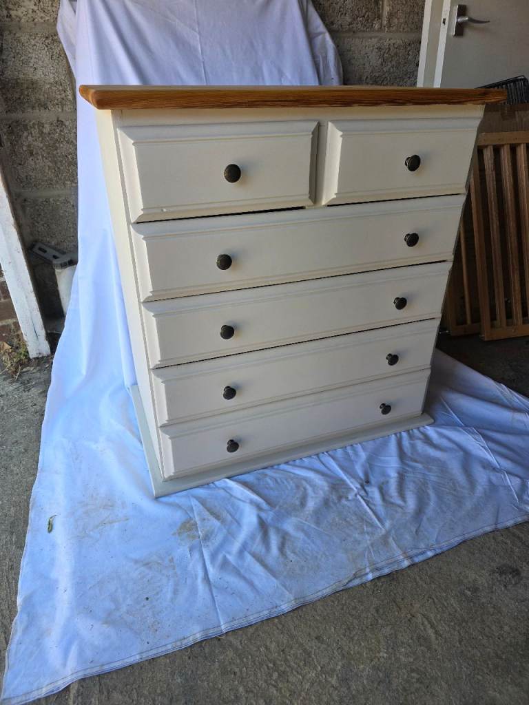 Pine Chest of Drawers 