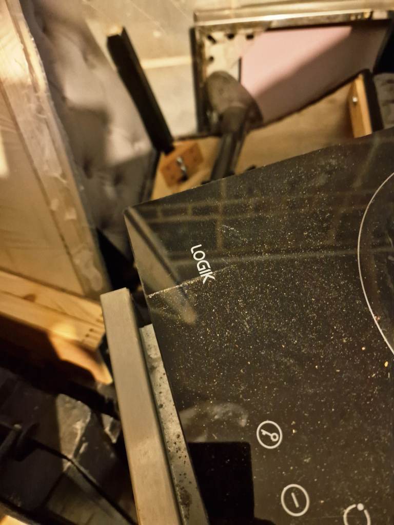 Oven, hob, extractor hood