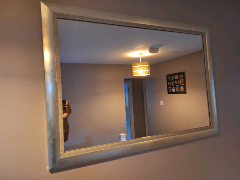 Wall mirror 