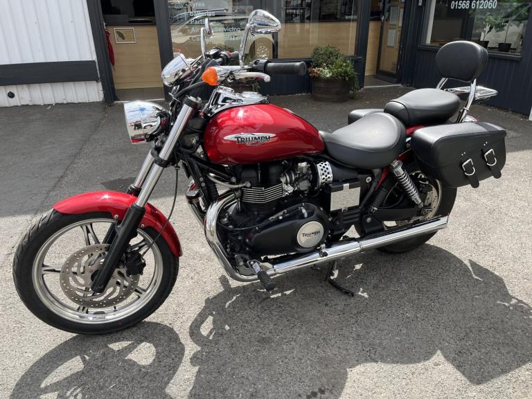 TRIUMPH SPEEDMASTER 865  2011