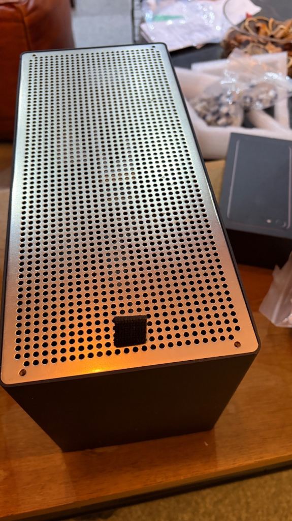 Louqe Ghost S1 mini itx case in black (Ash) with all three top hats