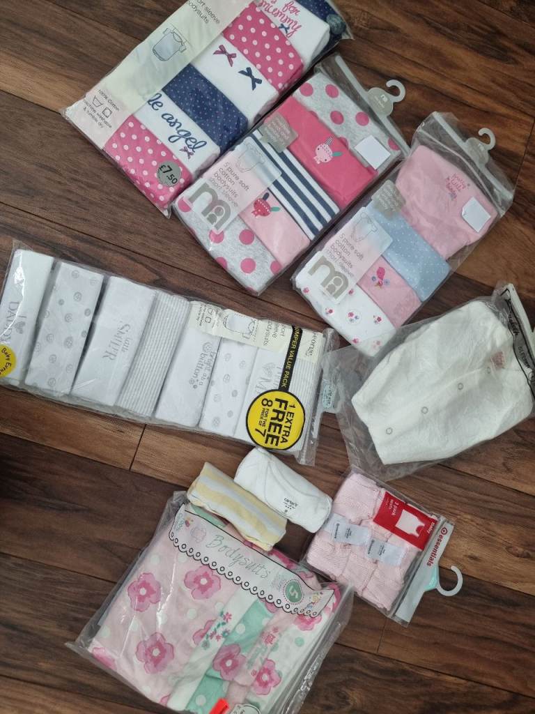 Tiny baby short sleeve bodysuits