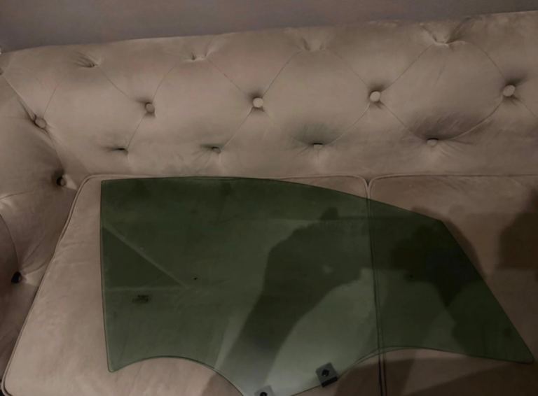 69/2026 Clio front & rear driver side windows. 