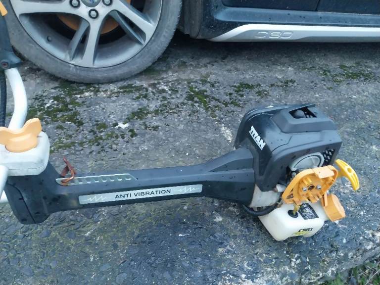 Titan petrol strimmer £35 