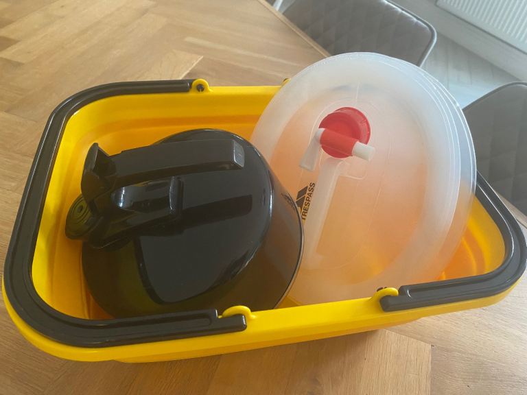 Camping set - collapsible basin, collapsing water carrier & kettle 