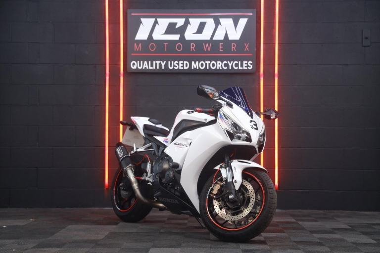 Honda CBR1000RR Fireblade 1000 Super Sports Petrol Manual (180 ps)