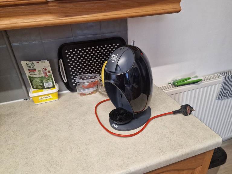 Dolce Gusto Genio S Coffee Machine – Black, Good Condition