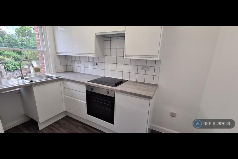 2 bedroom flat in Windmill Street, Gravesend, DA12 (2 bed) (#2876121)