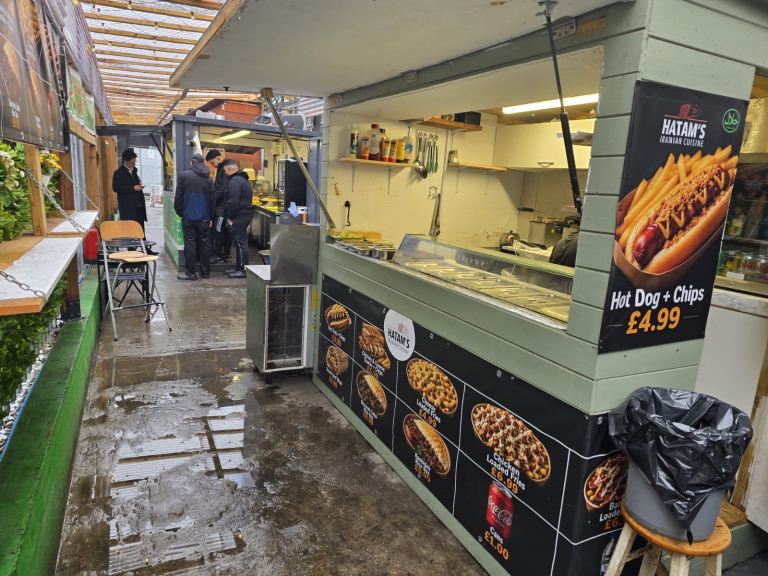 FULLY EQUIPPED FOOD KIOSK FOR SALE – PRIME CENTRAL LONDON LOCATION – £15,000