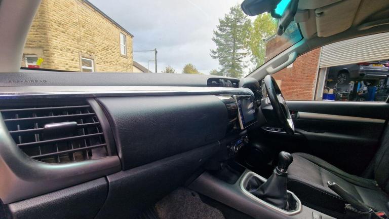 2017 Toyota Hilux Invincible D/Cab Pick Up 2.4 D-4D PICK UP DIESEL Manual