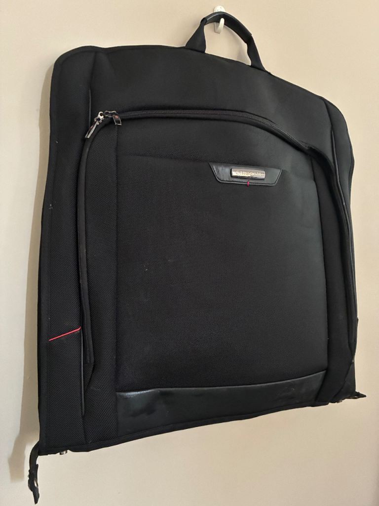 Samsonite Black Garment Bag – Good Condition