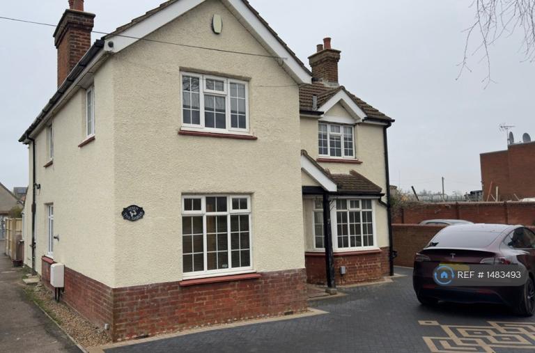 4 bedroom house in Cambridge Road, Bedford, MK42 (4 bed) (#1483493)