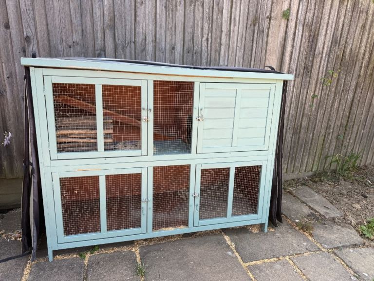 Rabbit hutch with thermal cover for winter 