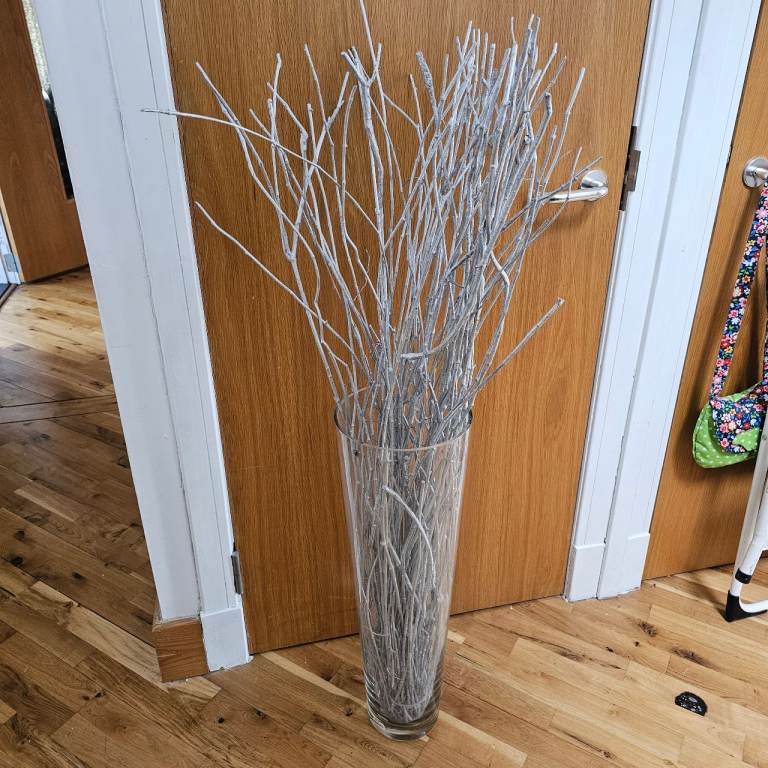 XL Glass vase with silver twigs 