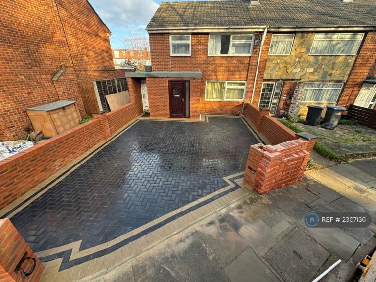 3 bedroom house in Hydefield Close, London, N21 (3 bed) (#2307136)