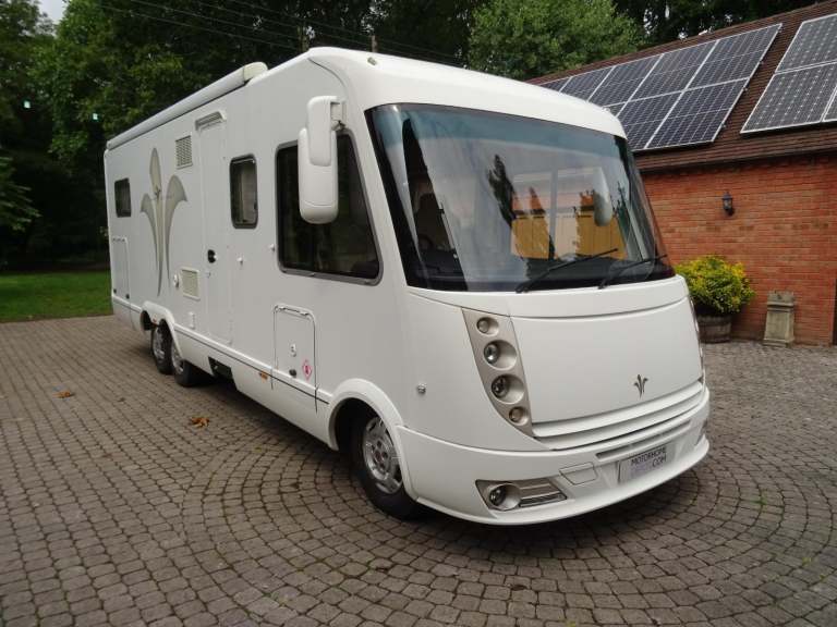 Niesmann and Bischoff 79F 4 Berth 4 Seatbelt 2011 27,000 miles