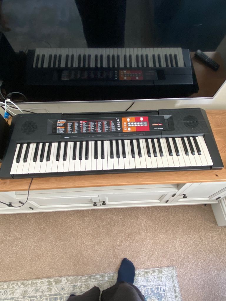 Yamaha PSR F 51 keyboard 