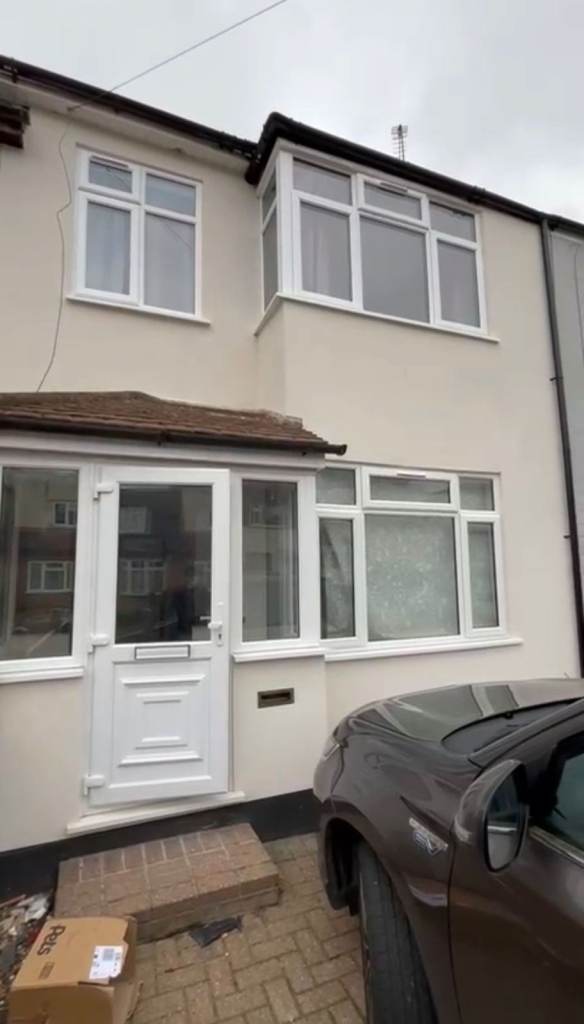 3 Bedroom 1 Bath Terraced House to Rent in Hornchurch RM11
