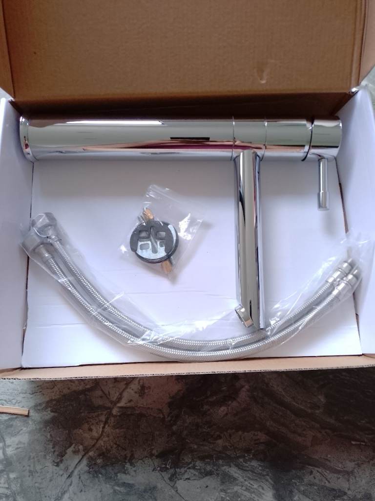 Kitchen Tap Full swivel single lever HIGh pressure Brand New RRP £180
