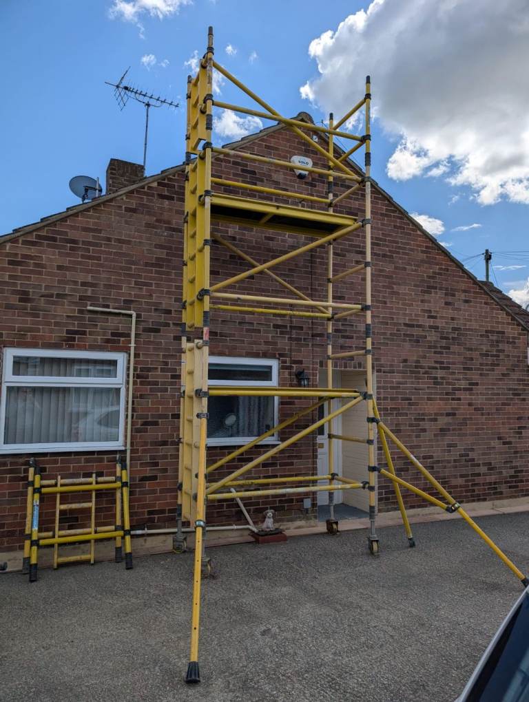 Fibreglass Mobile Scaffold Access Tower with Platform, Castors & Outriggers