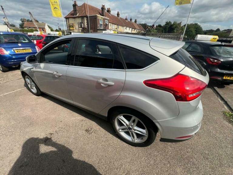 2016 Ford Focus 1.0T EcoBoost Zetec Euro 6 (s/s) 5dr HATCHBACK Petrol Manual
